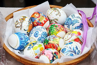 Православные верующие освящают пасхальную трапезу в храмах Беларуси