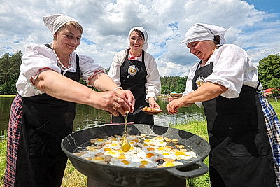 Тепло встреч и вкус традиций. Третий день фестиваля нацкультур собрал гостей на Августовском канале