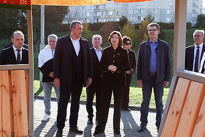 Кочанова ознакомилась с благоустроенными локациями отдыха в Минске