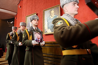 В Минске простились с народным поэтом, одним из авторов Государственного гимна Владимиром Каризной