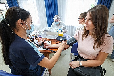 \"Женский союз помогает. Кровь - пациентов спасает\". В столице проходит акция по безвозмездной сдаче крови