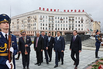 Парламентская делегация Пакистана возложила венок к монументу Победы в Минске