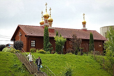 Православные верующие отмечают Яблочный Спас