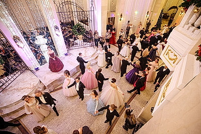 \"Хотя бы на миг почувствовать себя Золушкой, пусть и взрослой\". Большой театр встретил старый Новый год