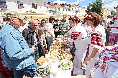 Национальные подворья ярко представлены на фестивале культур в Гродно