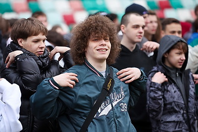 Олимпийские чемпионы провели зарядку для 3,5 тыс. студентов на минском стадионе \"Динамо\"