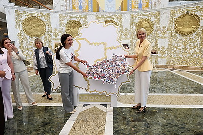 \"Мы разные, но мы едины\". Экскурсия во Дворец Независимости дала старт новому проекту Белорусского союза женщин