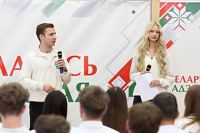 \"Единство начинается с каждого из нас\". Молодежь обсудила ценности праздника на акции \"Беларусь адзіная\"