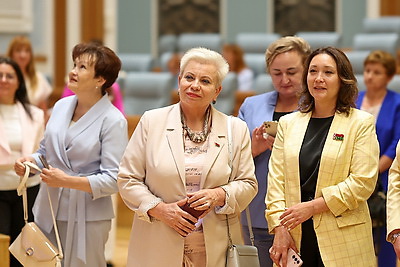 \"Мы разные, но мы едины\". Экскурсия во Дворец Независимости дала старт новому проекту Белорусского союза женщин