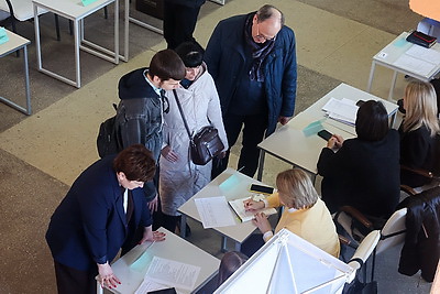 Спасатели, водители, продавцы. Какую работу предложили молодежи на ярмарке вакансий в Могилеве