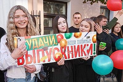 Ярко и красочно в Беларуси прошли выпускные вечера