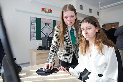 Здесь удобно расти и учиться. Новая современная школа встретила учеников в Ченках Гомельского района