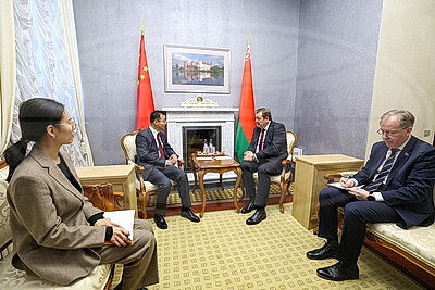 Сверить часы во всепогодном партнерстве. Алейник встретился с послом Китая в Беларуси