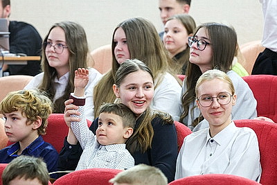 Песни и улыбки для детей и пожилых по всей стране. В Минске проходит акция \"Верить в себя\"