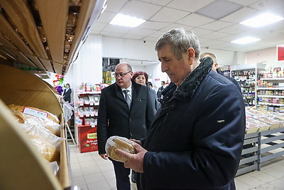 Русый о работе автолавок и сельмагов: люди должны иметь возможность купить все, что они хотят