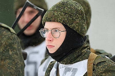 Внезапная проверка ВС продолжается. Бойцы сдают экзамен на выносливость