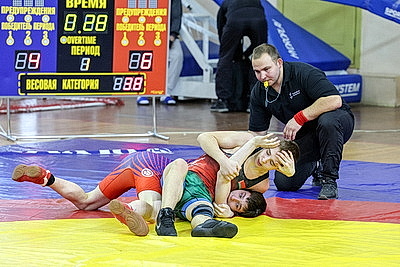 Более 200 юных спортсменов состязаются в республиканском турнире по вольной борьбе в Витебске