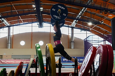 Более 140 сильнейших спортсменов принимают участие в чемпионате Беларуси по тяжелой атлетике в Могилеве
