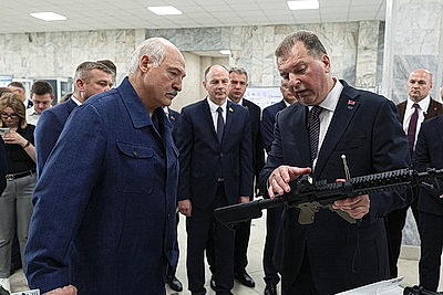 Торговля на селе и перспективы БелОМО. Лукашенко посетил Вилейский район