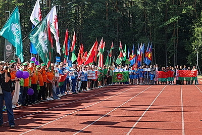 Спорт на максимуме: более 500 представителей белорусских СМИ вышли на старт спартакиады в \"Стайках\"