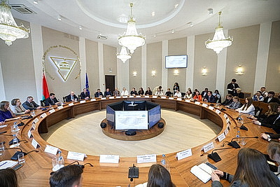 В ГрГУ состоялся открытый диалог министра информации со студентами