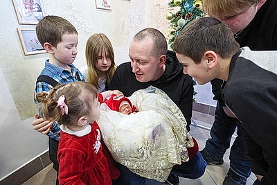 В Витебске поздравили мам, родивших первых в 2026 году детей