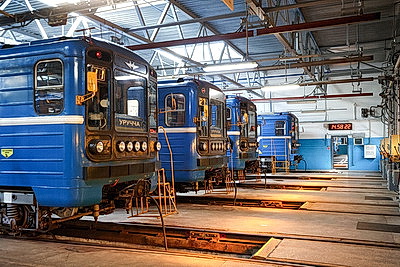 Чистота по регламенту: как готовят к рейсу автобусы, тепловозы и поезда метро