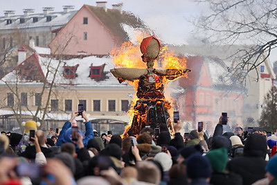\"Это уже белорусский бренд\". Веселье на Масленицу в Минске