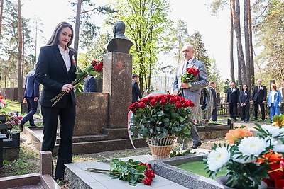 Руководство и судьи Верховного Суда почтили память Героя Советского Союза Марии Осиповой в Минске