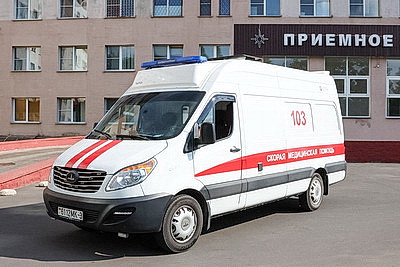 Пострадавших после атаки дрона на белорусский автобус в Брянской области доставили в больницу Гомеля