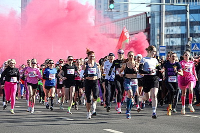 \"Заряд эндорфинами и цветы на финише\". \"Красивый забег\" прошел в Минске