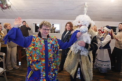 Колядное волшебство. Как в Могилевском районе встречают туристов из разных стран