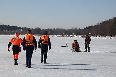 МЧС и ОСВОД проводят рейды на водоемах и предупреждают об опасности тонкого льда