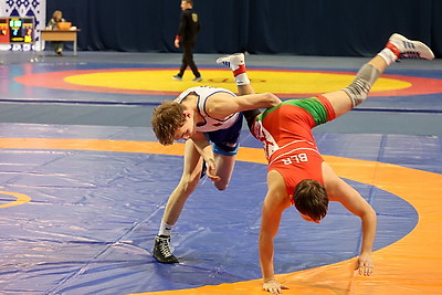 Более 500 юных спортсменов участвуют в турнире по вольной борьбе памяти Карначенка в Шклове