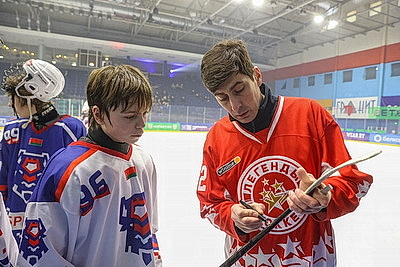 Легенды хоккея провели мастер-класс для юных игроков ХК \"Брест\"