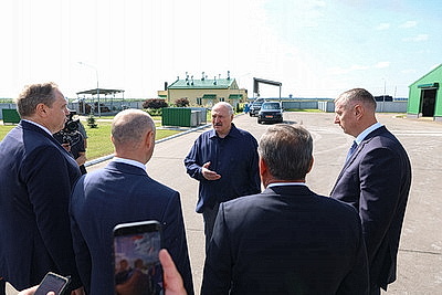 Лукашенко посетил хозяйство, где разводят красную породу коров
