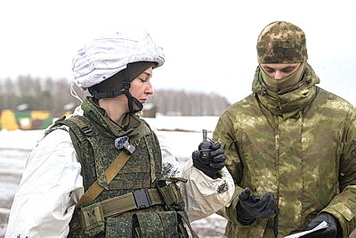 Десантники во время проверки ВС на Брестском полигоне выполняют стрельбы из различных видов оружия