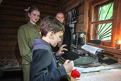 Один день из жизни партизанского отряда воссоздали в урочище Хованщина