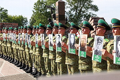Память пограничников почтили в Бресте акцией \"Боевой расчет\"