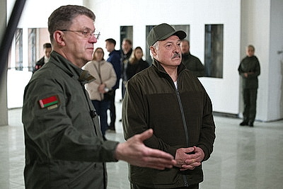 Лукашенко на субботнике работал на площадке Национального исторического музея