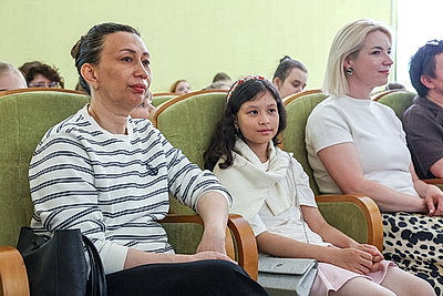 \"Пробуждать эмоции - моя суперсила\". Юная поэтесса о творчестве вопреки диагнозу