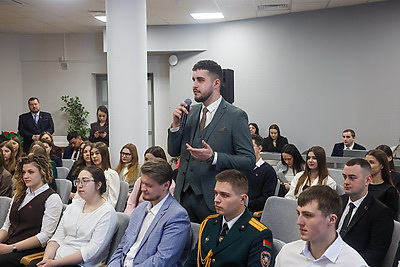 Председатель Могилевского облисполкома встретился с лучшими молодыми специалистами области