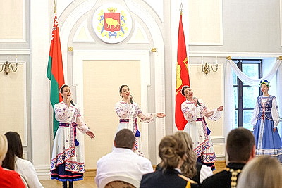 Главная сила - любовь. В Гродно устроили прием в честь Дня матери и Дня отца