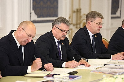 Лукашенко собрал совещание о развитии хоккея