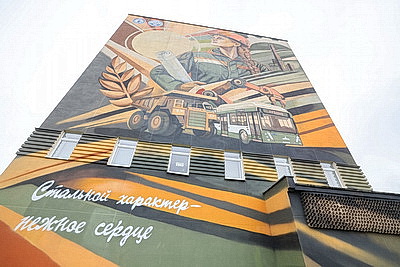 В Гродно ко Дню машиностроителей появился тематический мурал