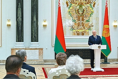 Лукашенко в преддверии священного праздника Дня Победы вручил государственные награды