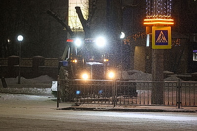 Брест накрыл снегопад. На улицах города работает спецтехника