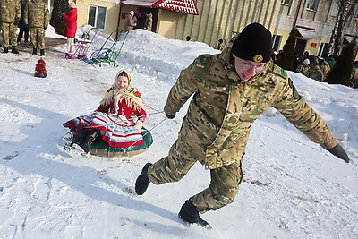 Домашние блины, конкурсы и приятные сюрпризы. В воинской части в Могилеве встретили Масленицу