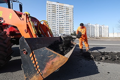 В Беларуси ведутся весенние ямочно-ремонтные работы