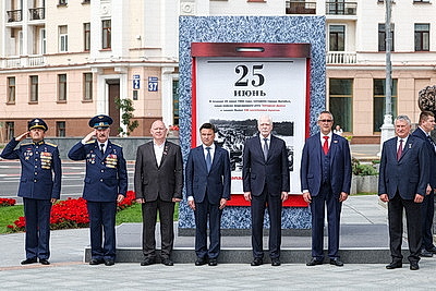 Автопробег \"Города-герои - города Героев\" по территории Беларуси стартовал от площади Победы в Минске